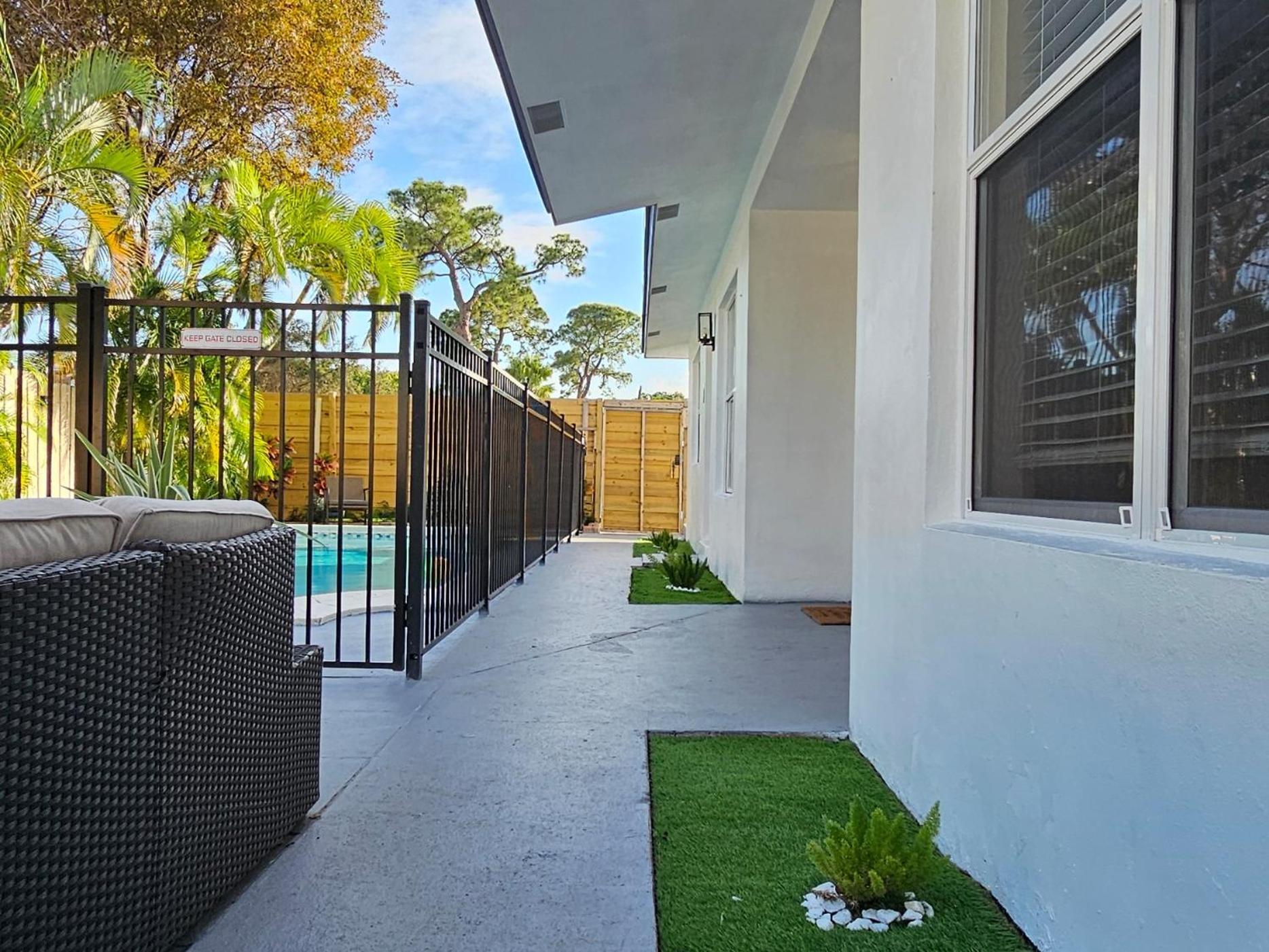 Equipped House W Pool & Patios, Near The Beaches, Prime Location- Ideal For Small Families, Coastal Haven Fort Lauderdale Eksteriør billede