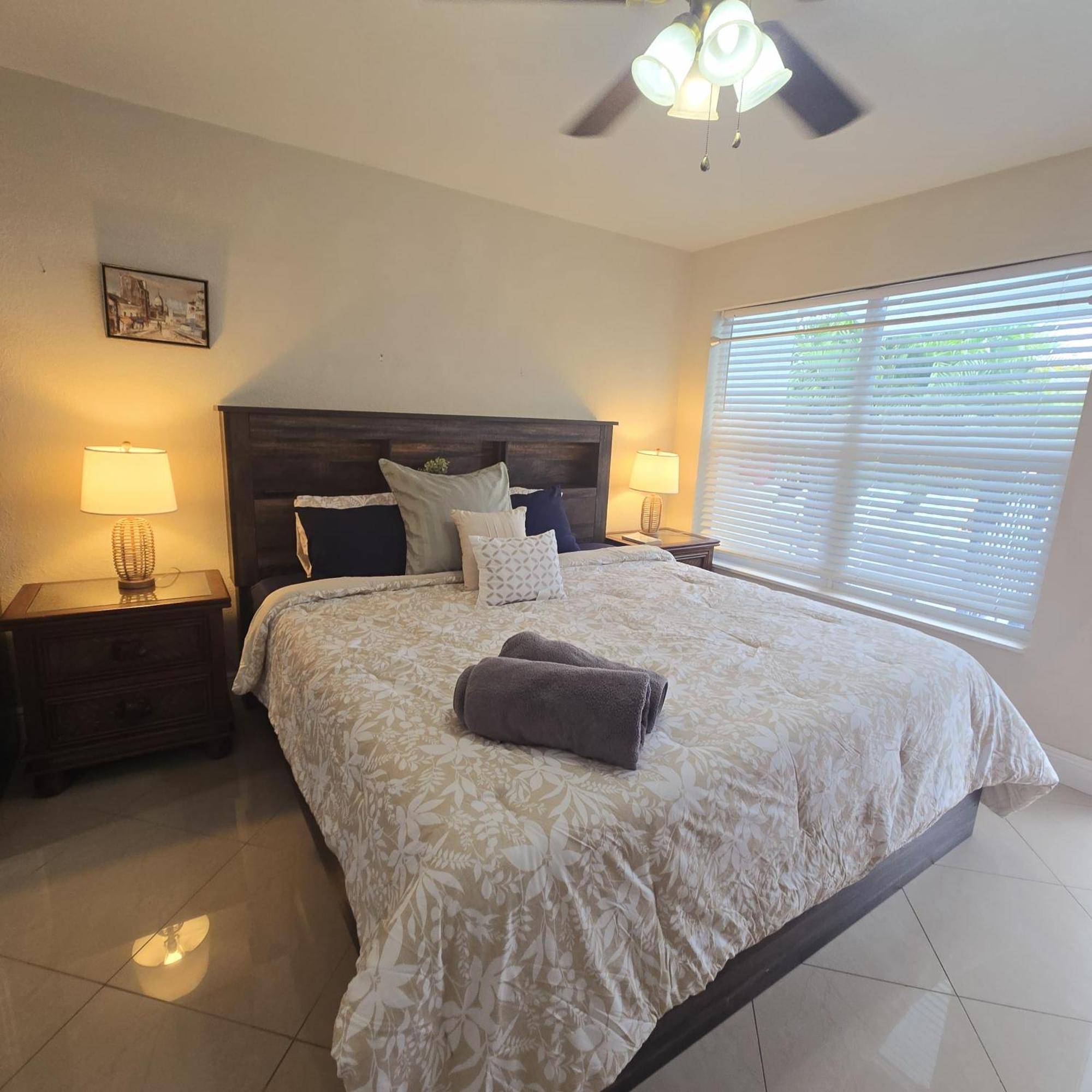 Equipped House W Pool & Patios, Near The Beaches, Prime Location- Ideal For Small Families, Coastal Haven Fort Lauderdale Eksteriør billede