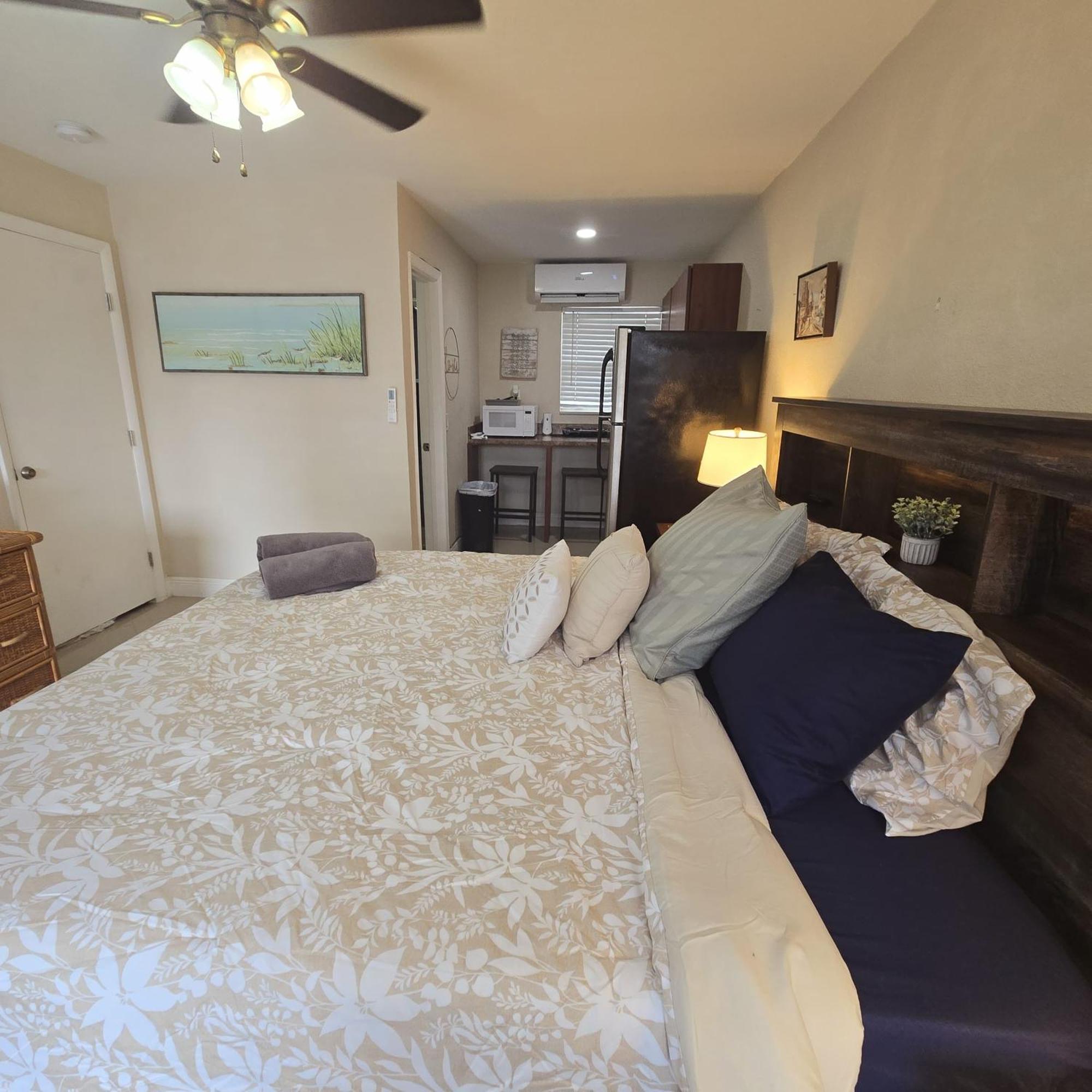 Equipped House W Pool & Patios, Near The Beaches, Prime Location- Ideal For Small Families, Coastal Haven Fort Lauderdale Eksteriør billede